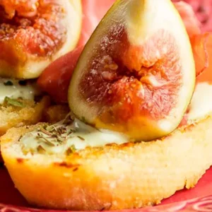 Creamy Toast with Fine Herbs, Ham Parma and Figo